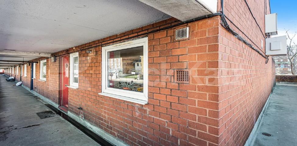 			NEW INSTRUCTION  (Includes water rates and broadband)., 4 Bedroom, 1 bath, 1 reception Maisonette			 Yaldham House Old Kent Road, Borough SE1